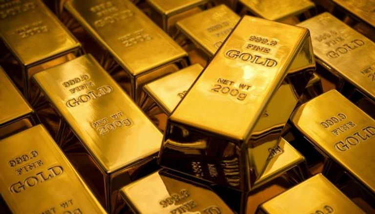 الذهب يتراجع أمام مكاسب الدولار 