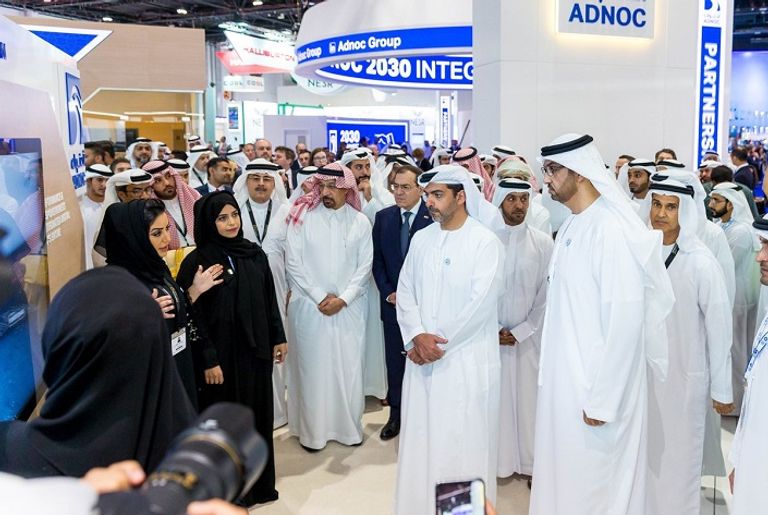 الشيخ حامد بن زايد آل نهيان يزور جناح أدنوك على هامش معرض أديبك 2018