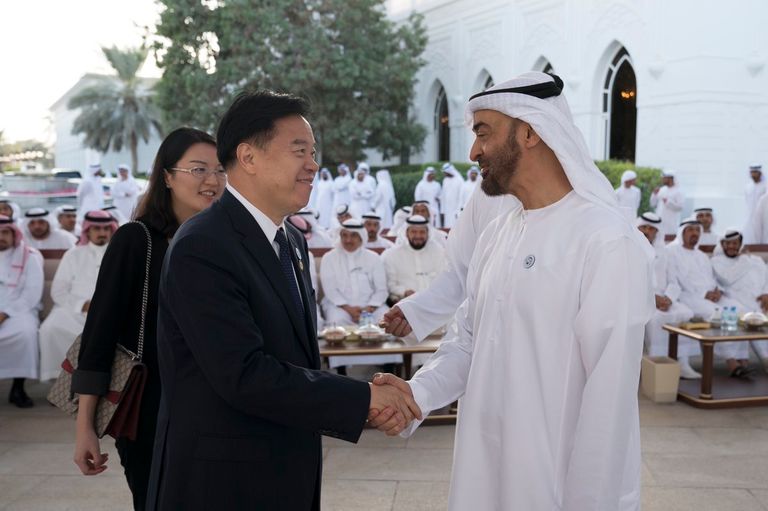 الشيخ محمد بن زايد يستقبل عددا من رؤساء شركات النفط