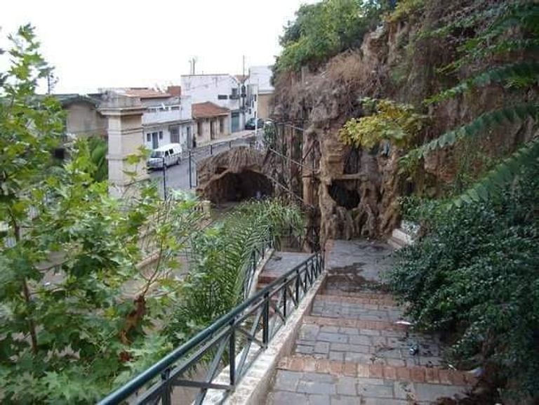 مغارة الكاتب الإسباني الشهير ثربانتس معلم ثقافي بالجزائر