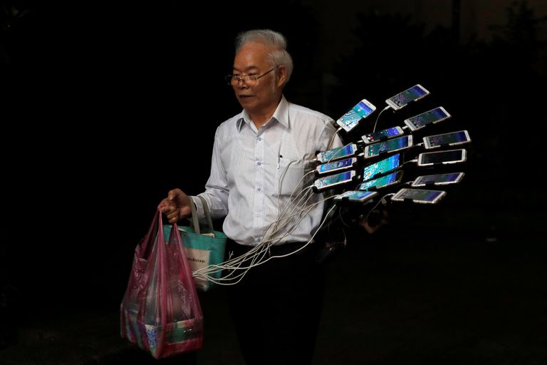 عجوز تايواني يحظى بشهرة واسعة بفضل "بوكيمون جو"