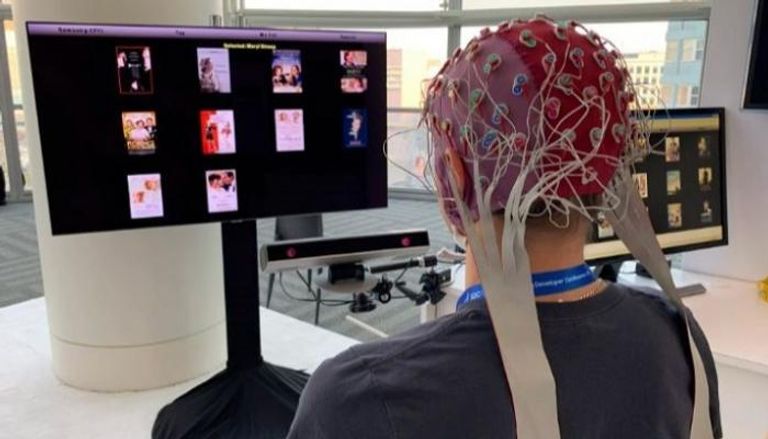 سامسونج تطور برنامجا للتحكم في التلفزيون عبر الدماغ