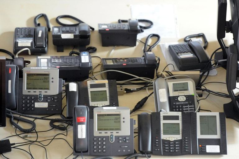 الفرنسيون يودعون الهاتف الأرضي الخميس