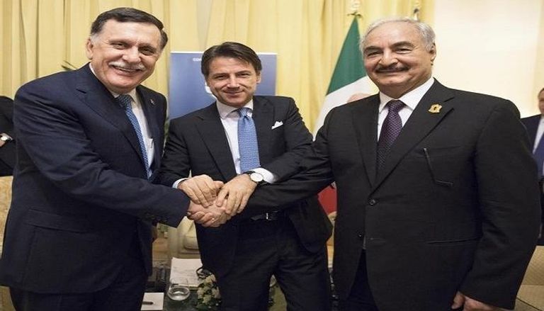 المشير خليفة حفتر مع فايز السراج ورئيس وزراء إيطاليا
