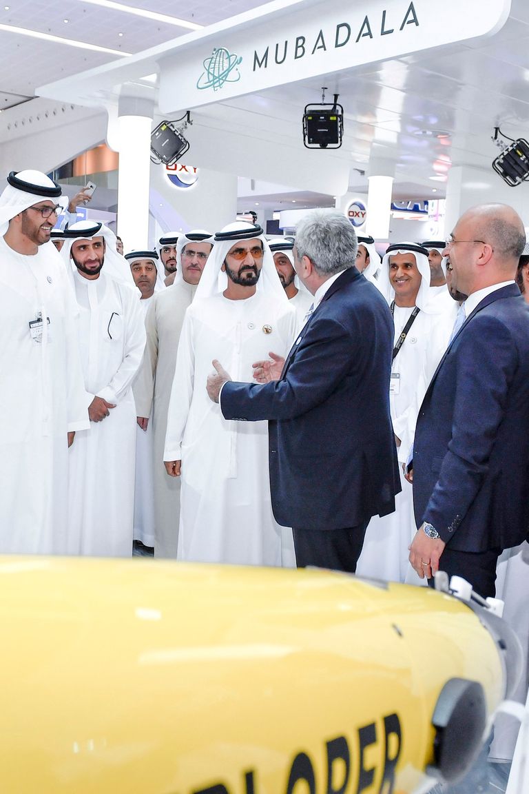 الشيخ محمد بن راشد يزور معرض أبوظبي الدولي للبترول