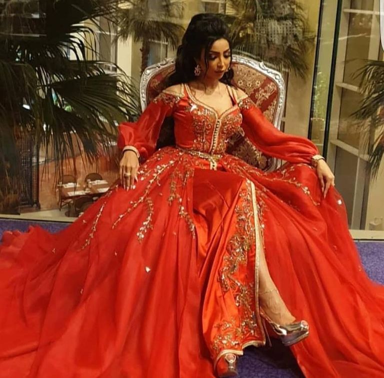 المطربة المغربية دنيا بطمة