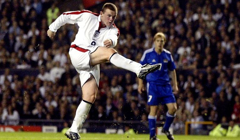 واين روني هورست يحمل كأس العالم