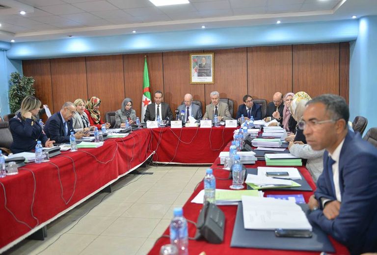 لجنة المالية والميزانية بالبرلمان الجزائري مع وزير المالية