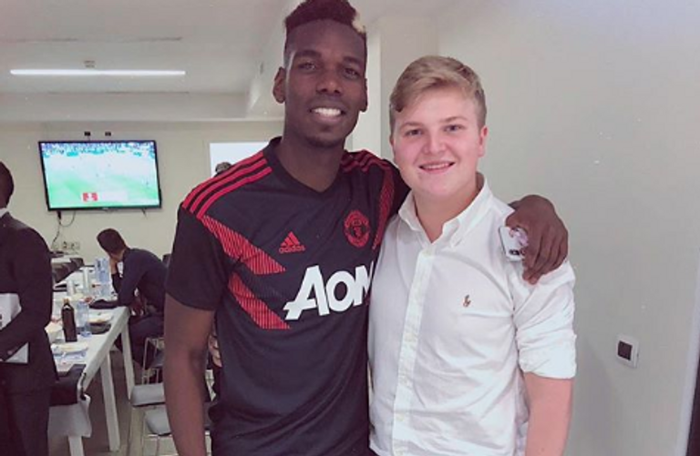 نجل نيدفيد مع بول بوجبا بول بوجبا لاعب وسط مانشستر يونايتد