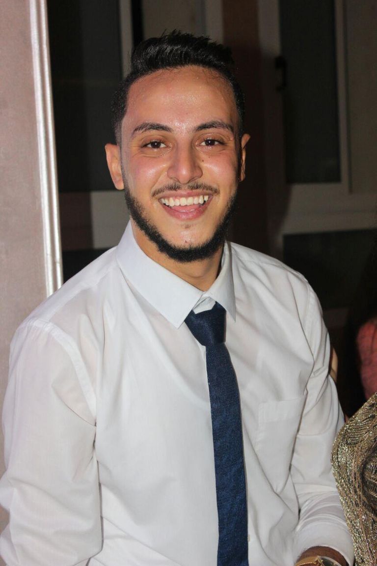 الشاب المصري مينا سمير