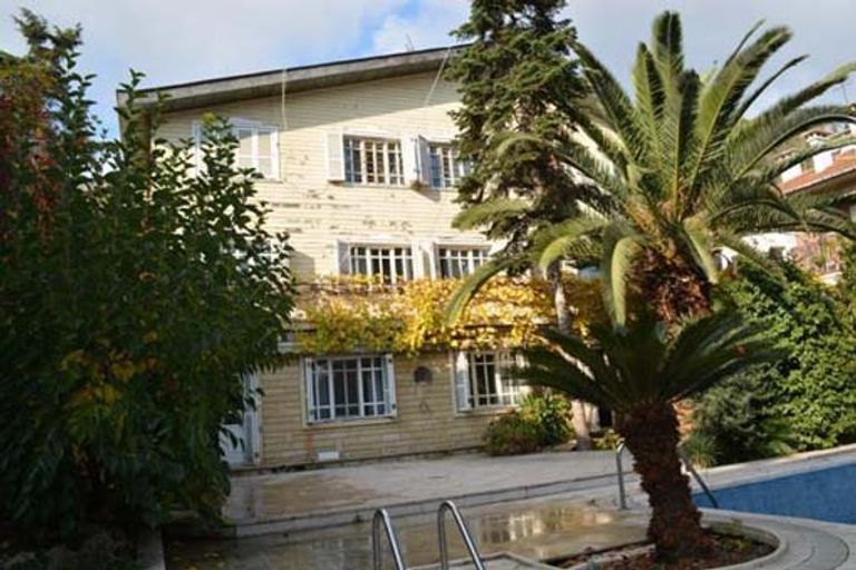 عرض قصر ثامن رؤساء تركيا "تورغوت أوزال" للبيع