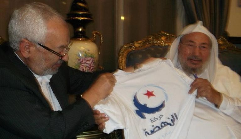 راشد الغنوشي برفقة القرضاوي ـ أرشيفية المفكّر التونسي يوسف الصديق ـ أرشيفية