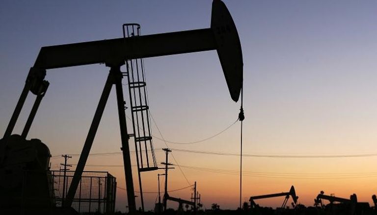 النفط يشهد ضغوطا بسبب مخاوف الإمدادات