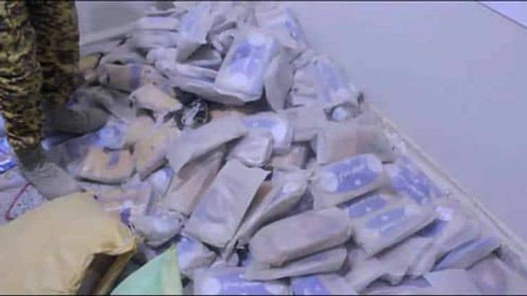 السلطات اليمنية تعدم كميات من المواد المخدرة تهربها مليشيا الحوثي