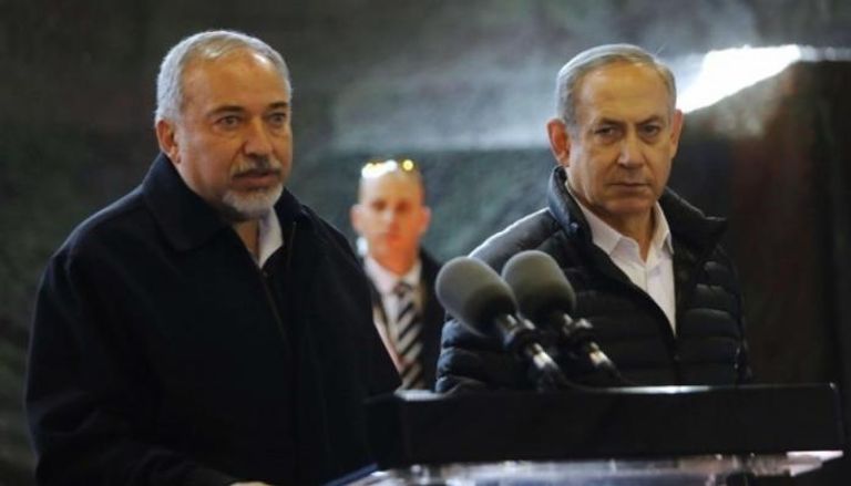 رئيس الوزراء الإسرائيلي بنيامين نتنياهو ووزير الدفاع المستقيل ليبرمان