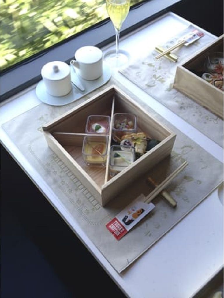 القطار المطعم في اليابان