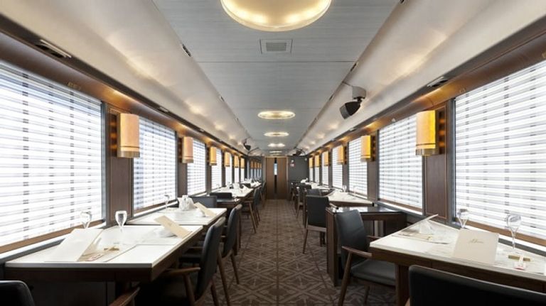 القطار المطعم في اليابان