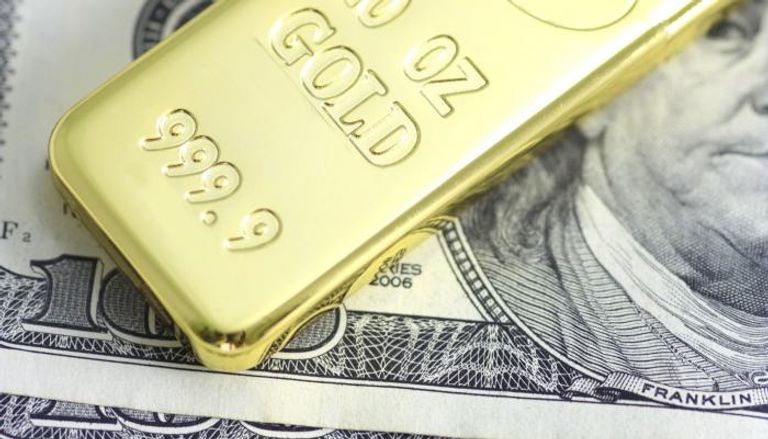 الذهب يقفز مع هبوط الدولار