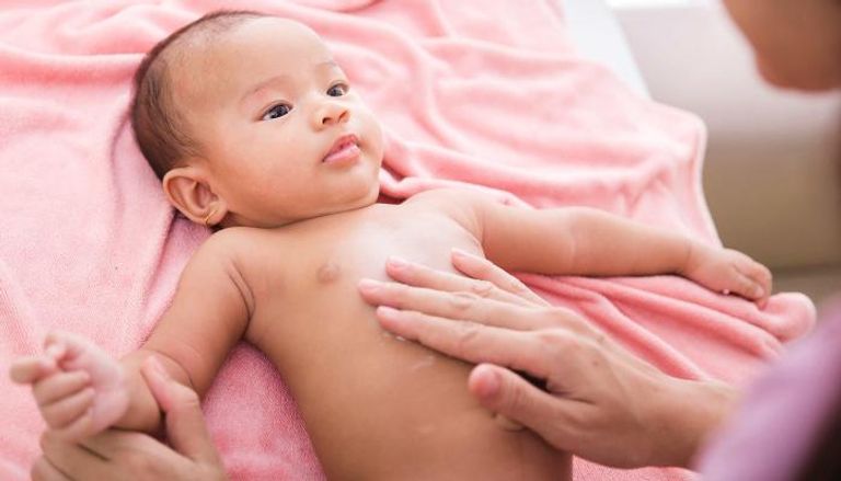 أعراض وأسباب وعلاج الجفاف عند الأطفال الرضع