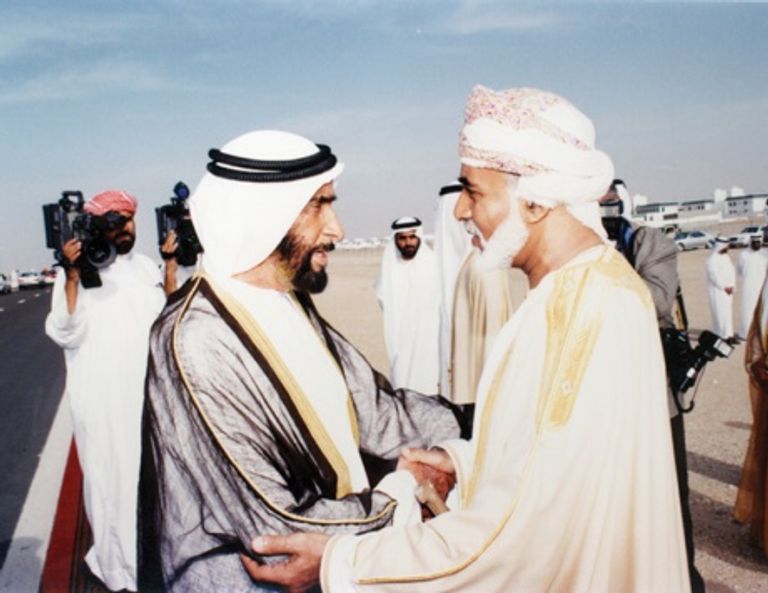 الشيخ زايد بن سلطان آل نهيان والسلطان قابوس بن سعيد الإمارات وسلطنة عُمان.. مصير مشترك
