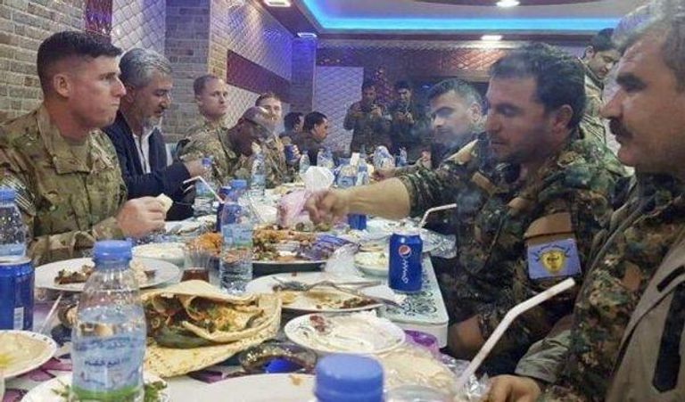 صورة العشاء الأمريكي الكردي جرى تداولها على وسائل التواصل