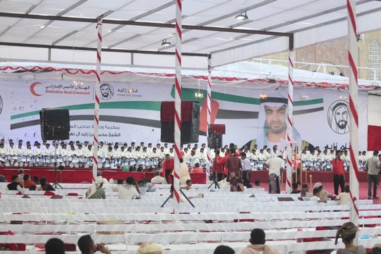 الهلال الأحمر الإماراتي ينظم عرسا جماعيا في تعز اليمنية