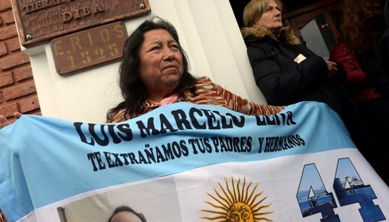 والدة إحدى الضحايا الـ44 للغواصة الأرجنتينية - رويترز