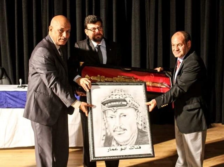 احتفالات الجزائر بمناسبة قيام دولة فلسطين طابع بريدي جزائري بمناسبة الذكرى الـ30 لقيام دولة فلسطين