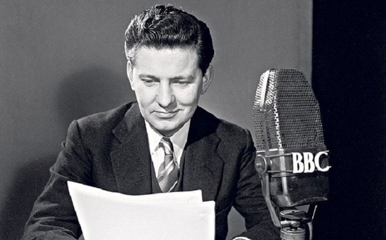 مذيع bbc الراحل ريتشارد بيكر - صورة أرشيفية