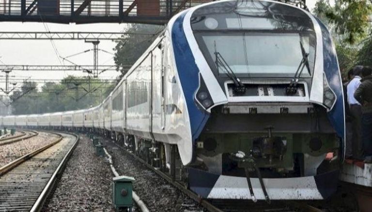 تجربة أول قطار بدون محرك في الهند