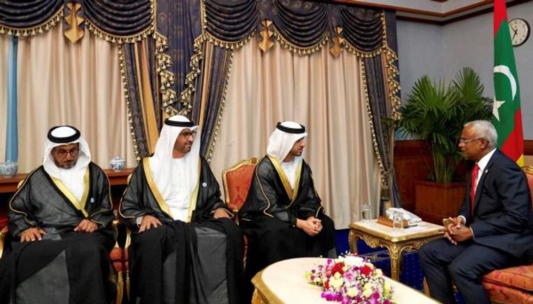 الوفد الإماراتي أثناء لقاء رئيس المالديف إبراهيم محمد صليح