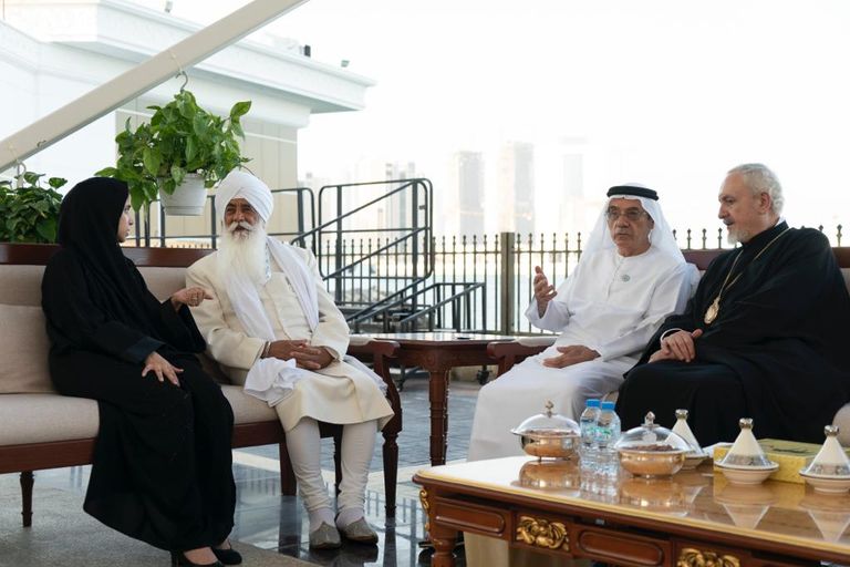 محمد بن زايد يستقبل المشاركين في ملتقى تحالف الأديان لأمن المجتمعات