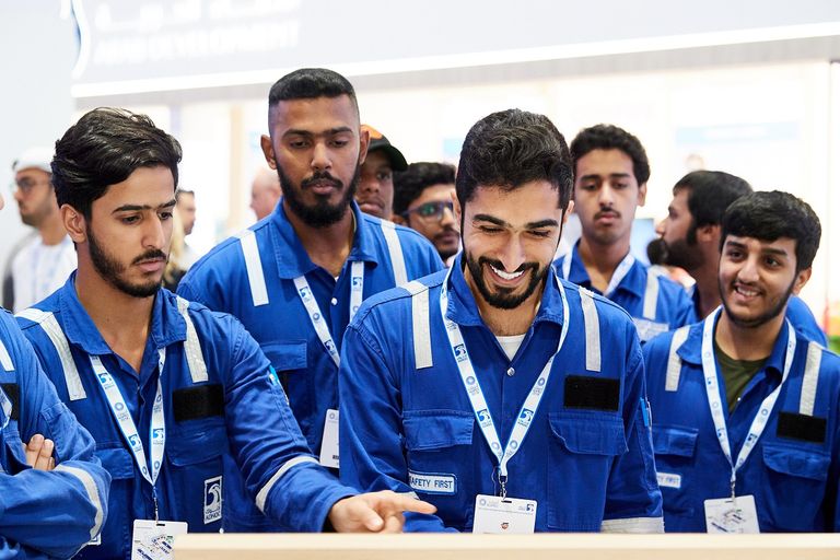 إحدى جلسات منتدى أديبك