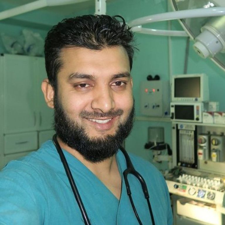 الطبيب شاجول إسلام  الشقيقتان إقبال محتجزتان في معسكرين بسوريا