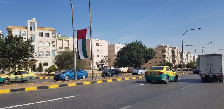 محمد بن زايد يصل الأردن والملك عبدالله الثاني في مقدمة مستقبليه