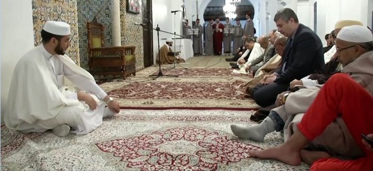 ليلة المولد النبوي الشريف في أحد مساجد العاصمة الجزائرية احتفالات المولد النبوي في الجزائر