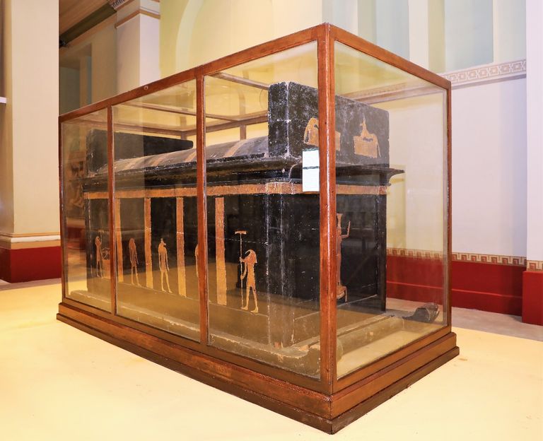 من الكنوز المعروضة