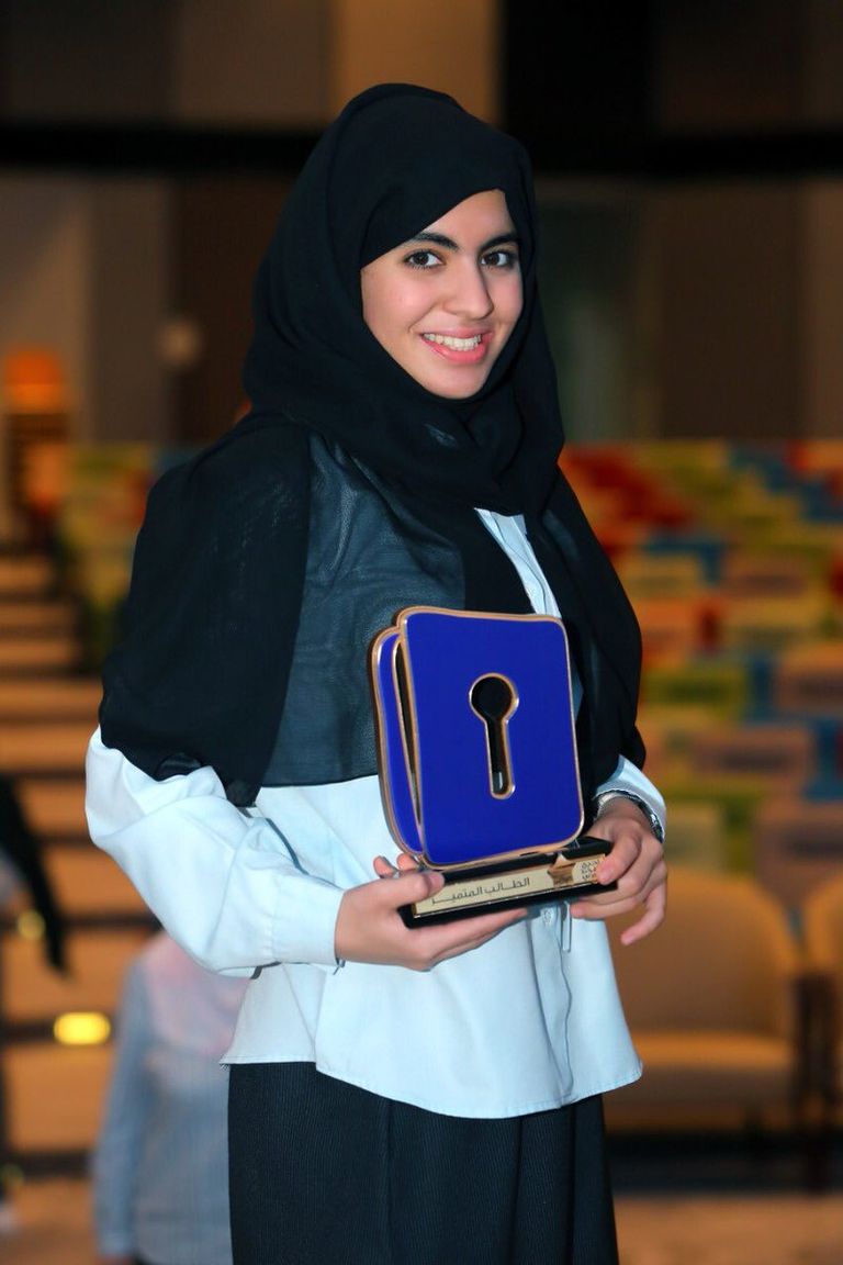 شمسة النقبي الفائزة بتحدي القراءة في الإمارات