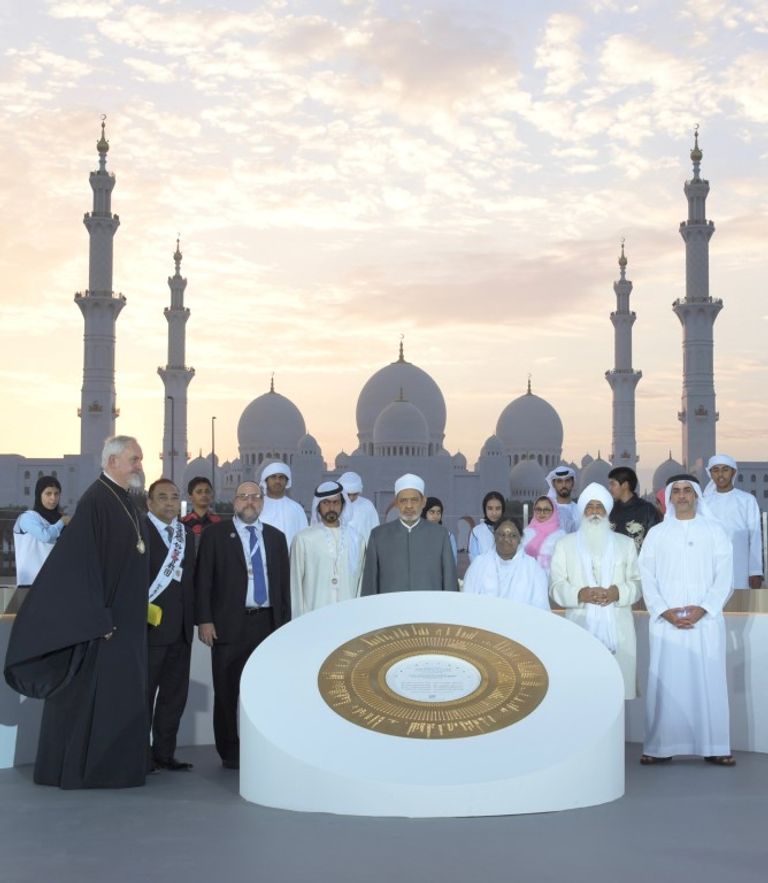 سيف بن زايد يشهد مصادقة قادة الأديان على 