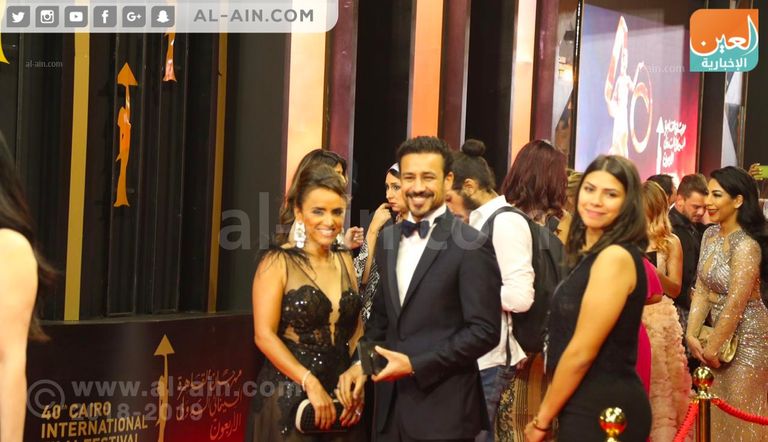 إطلالات النجوم تزين السجادة الحمراء لمهرجان القاهرة السينمائي