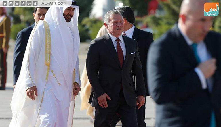 محمد بن زايد يصل الأردن والملك عبدالله الثاني في مقدمة مستقبليه