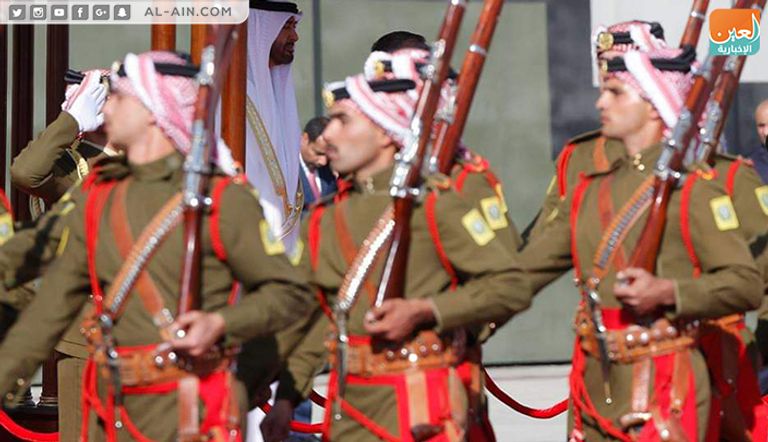 محمد بن زايد يصل الأردن والملك عبدالله الثاني في مقدمة مستقبليه