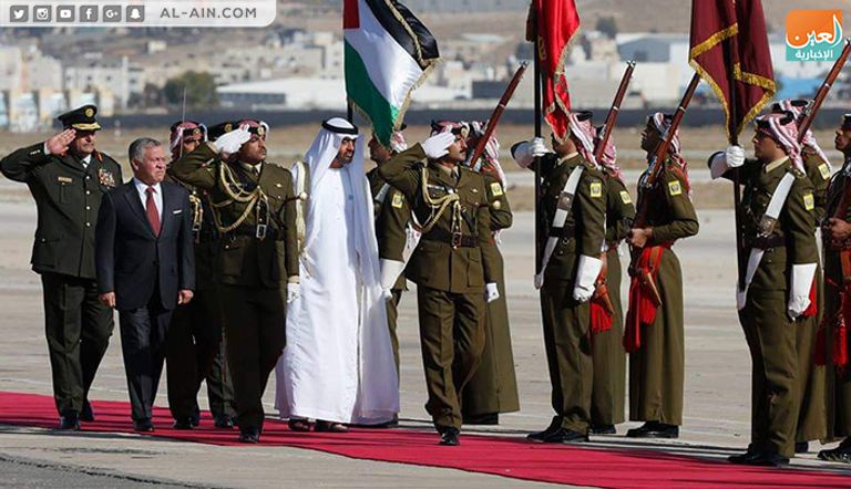 محمد بن زايد يصل الأردن والملك عبدالله الثاني في مقدمة مستقبليه