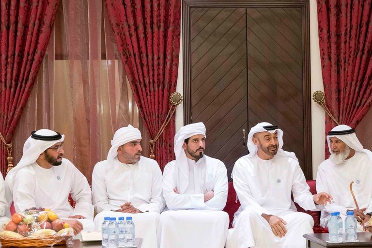 محمد بن زايد يعزي في وفاة محمد سعيد المنصوري