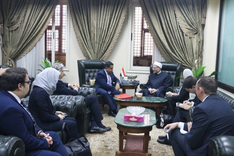 مفتي الديار المصرية يستقبل مبعوث رئيس الوزراء البريطاني لحرية الأديان - صورة 1