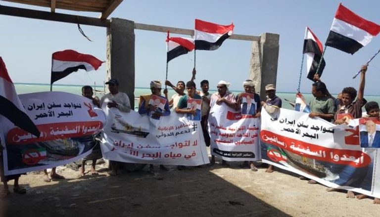 الصيادون اليمنيون خلال وقفتهم الاحتجاجية 