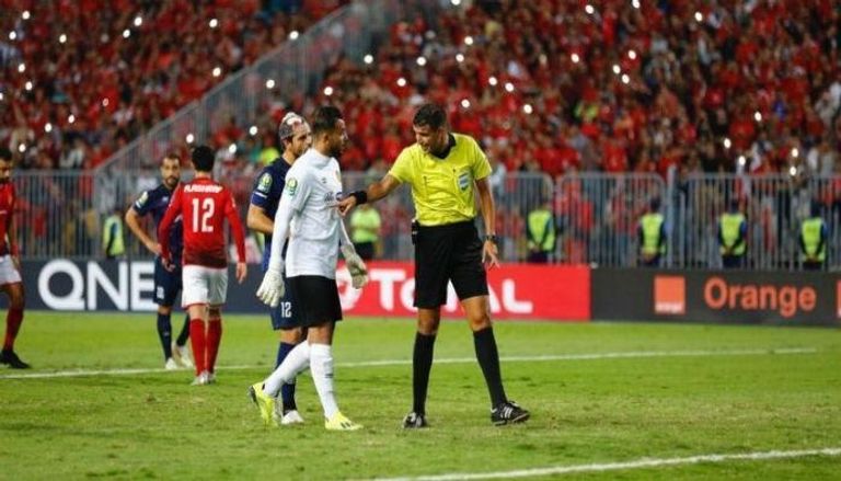 مهدي عبيد الحكم الدولي الجزائري مهدي عبيد