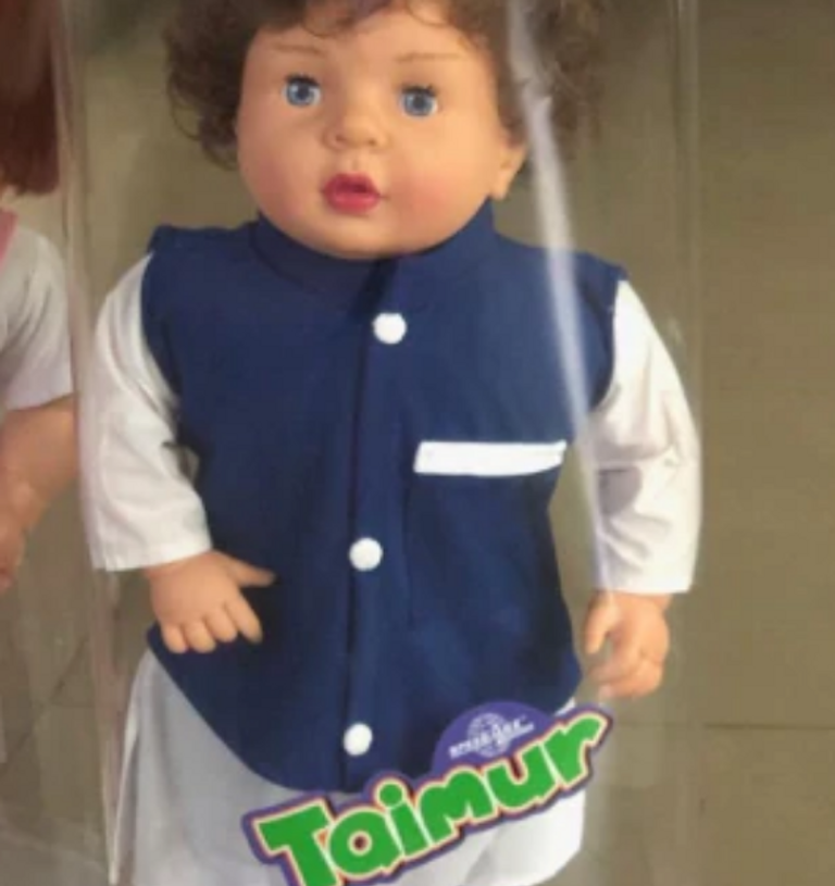 تيمور خان نجل الممثلين الهنديين كارينا كابور وسيف علي خان