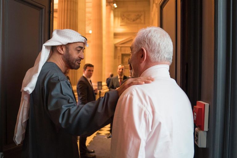 الشيخ محمد بن زايد آل نهيان والطاهي جاي سافوي الشيخ محمد بن زايد آل نهيان وماكرون والطاهي جاي سافوي