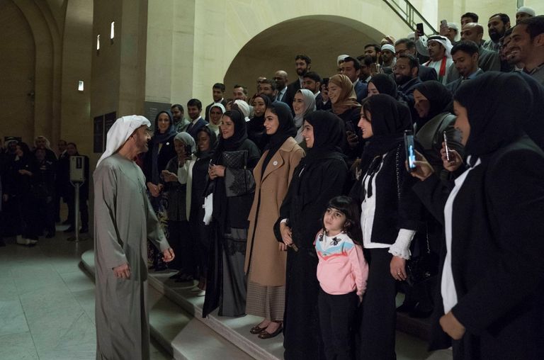 الشيخ محمد بن زايد يلتقي عددا من طلبة الإمارات الدارسين بجامعات فرنسا